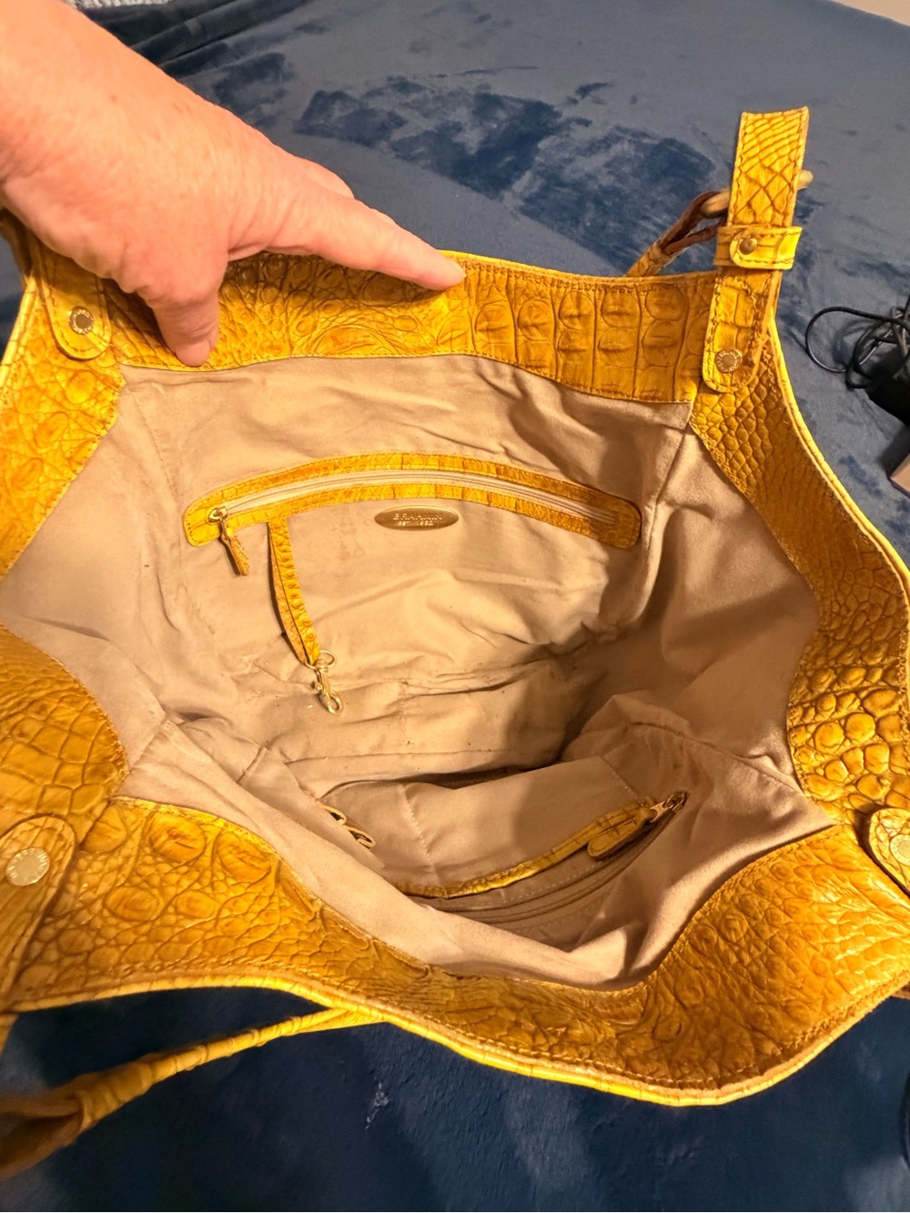 Vintage Brahmin Butter Croc-Embossed Shoulder Bag - Picture 7 of 8